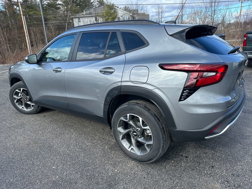 Used 2024 Chevrolet Trax LT w/ Driver Confidence Package image 3