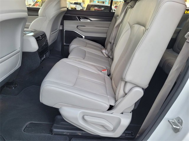 Used 2024 Jeep Wagoneer Series II w/ Flexible Seating Group image 17