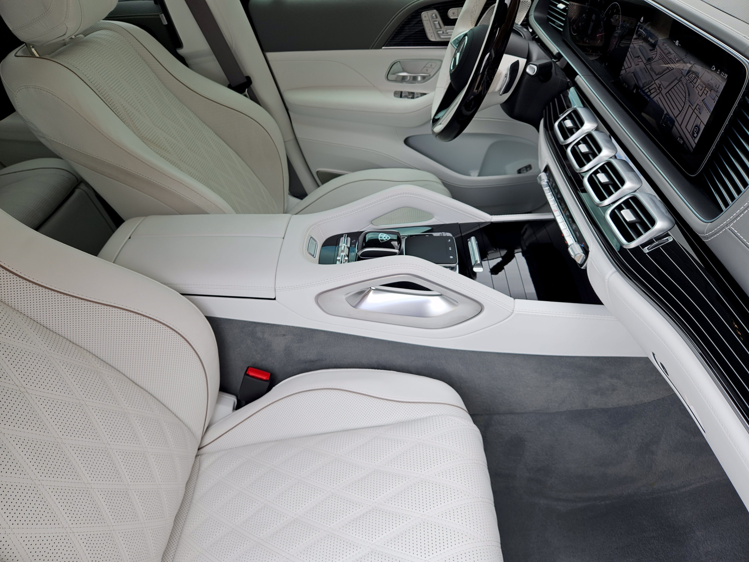 Used 2025 Mercedes-Benz Maybach GLS 600 4MATIC image 11