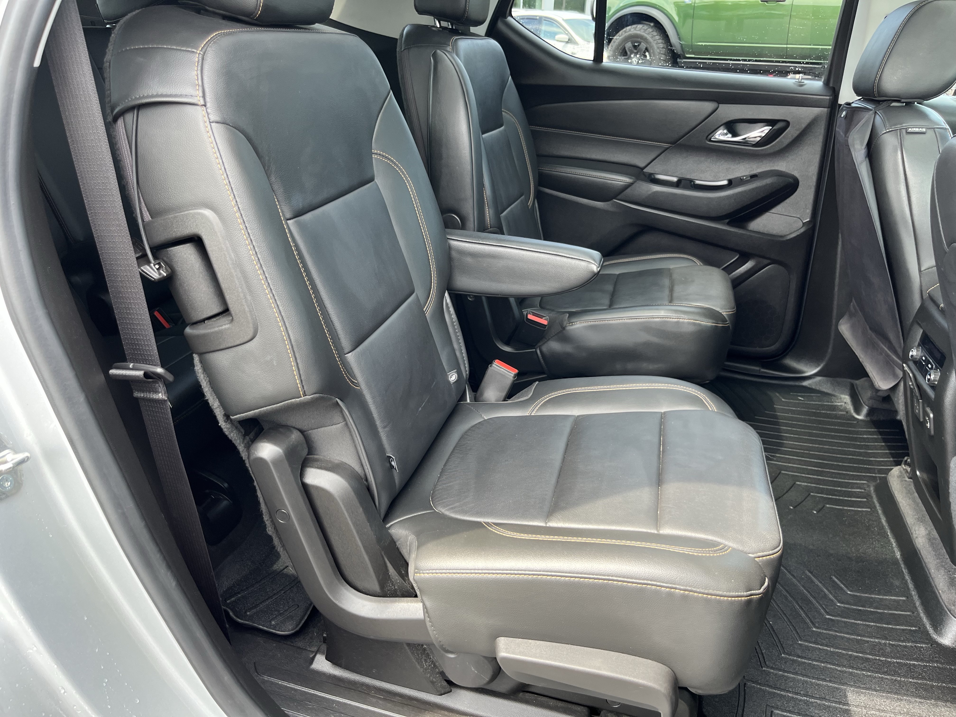 Used 2019 Chevrolet Traverse LT w/ LT Premium Package AWD/4WD image 4
