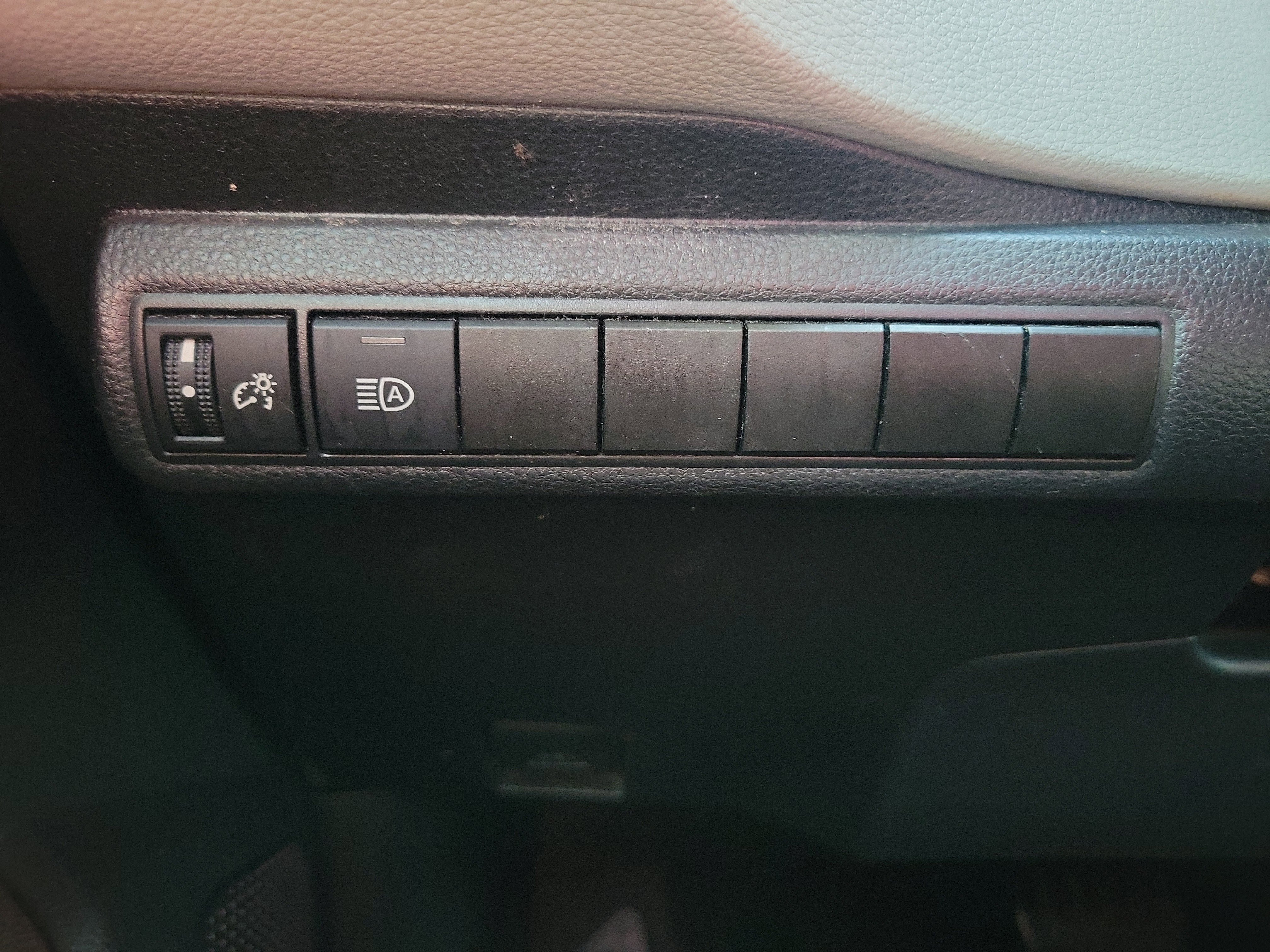 Used 2021 Toyota Corolla LE image 17