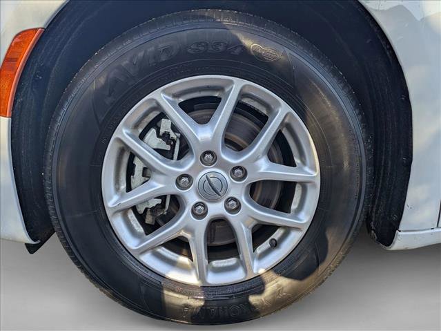 Used 2024 Chrysler Pacifica Touring-L FWD image 18