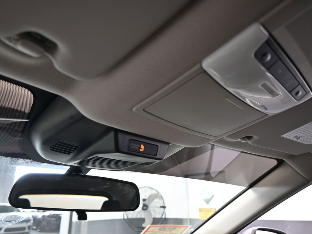 Used 2024 Nissan Rogue S image 23