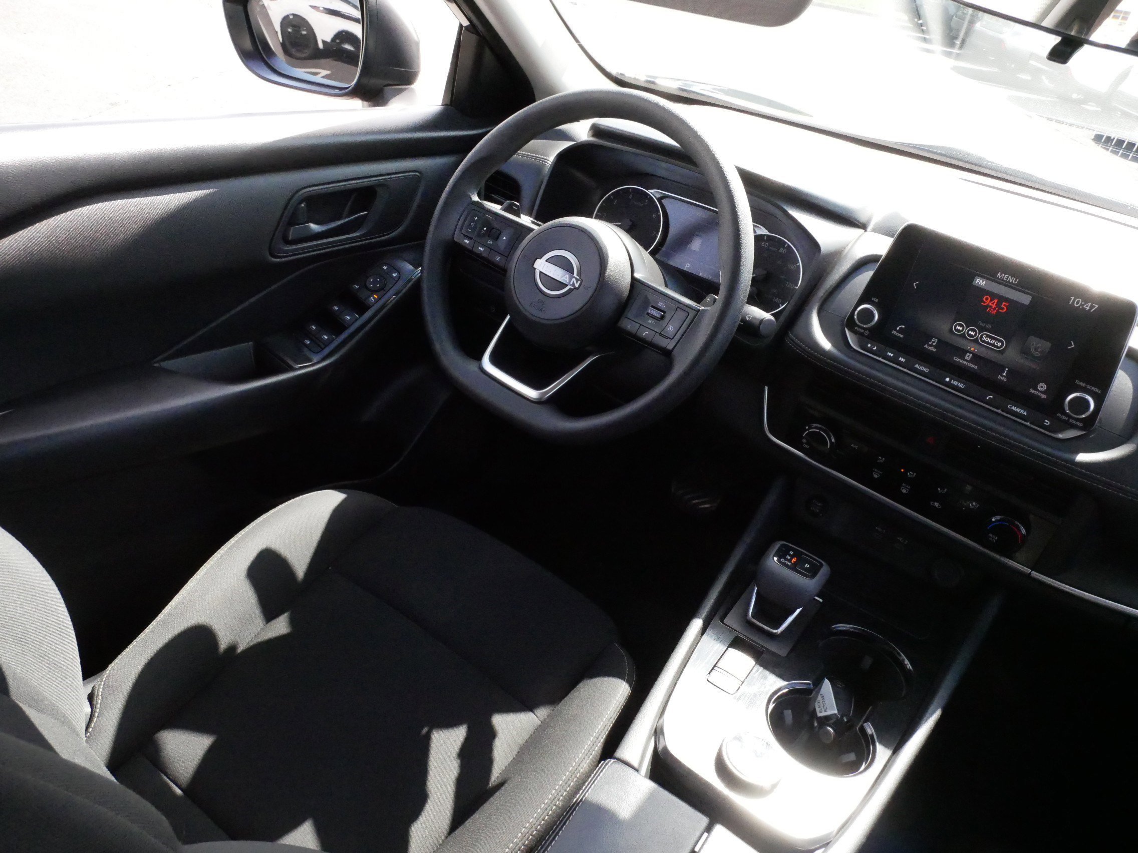 Used 2024 Nissan Rogue S AWD/4WD image 9