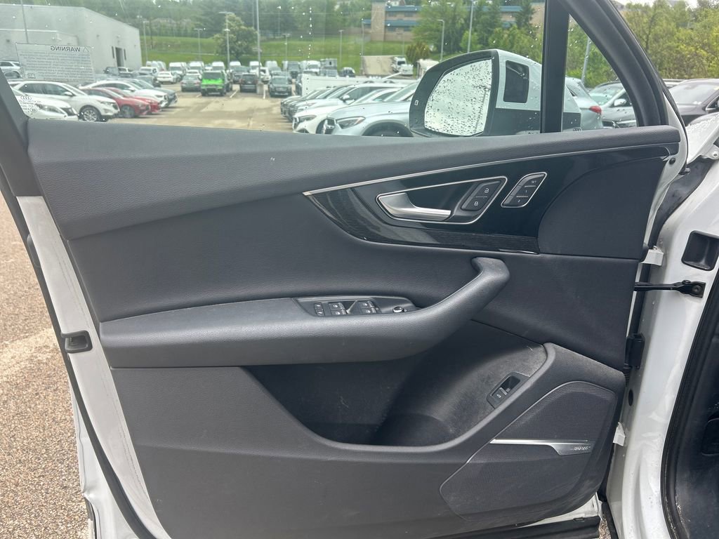 Used 2019 Audi Q7 3.0T Premium Plus w/ Premium Plus Package AWD/4WD image 11