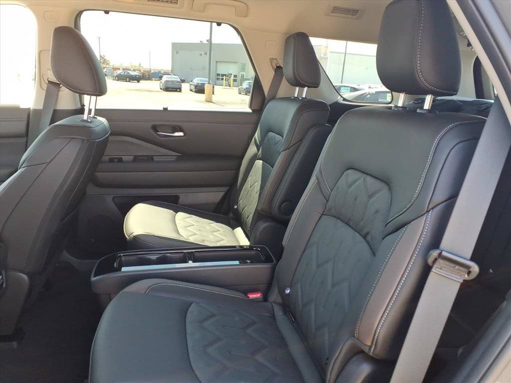 New 2026 Nissan Pathfinder Platinum AWD/4WD image 26