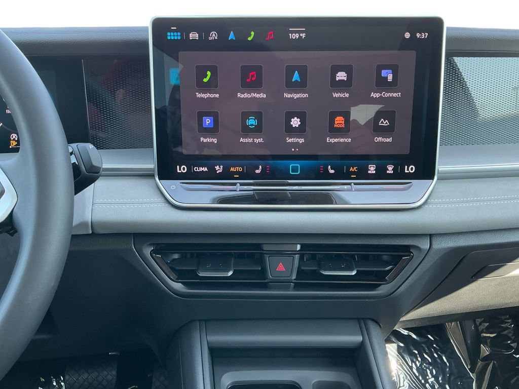 New 2025 Volkswagen Tiguan SE image 23