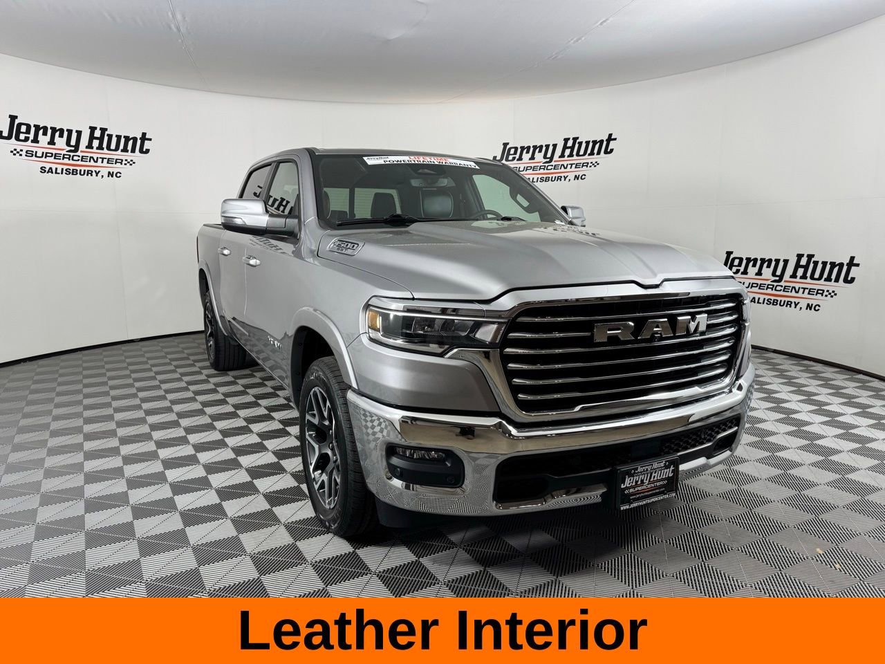 Used 2025 RAM 1500 Laramie AWD/4WD image 6
