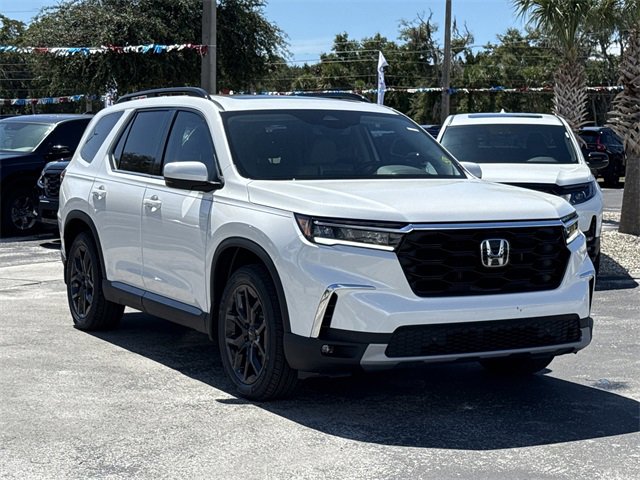 New 2025 Honda Pilot Touring image 2