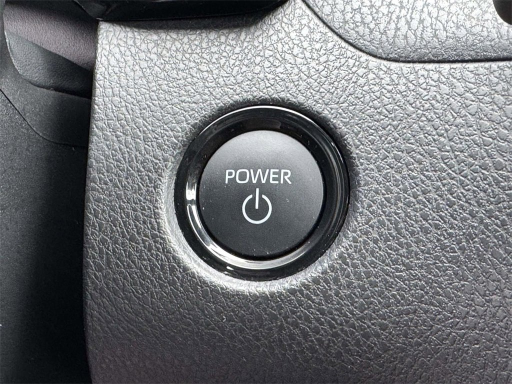 Used 2025 Toyota Camry SE image 9