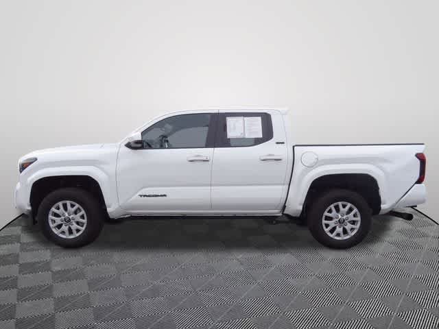 Used 2024 Toyota Tacoma SR5 AWD/4WD image 2