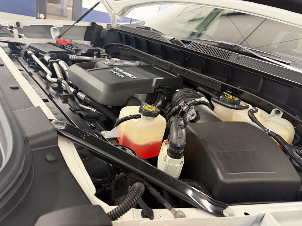 Used 2023 Chevrolet Silverado 1500 High Country w/ High Country Premium Package AWD/4WD image 12