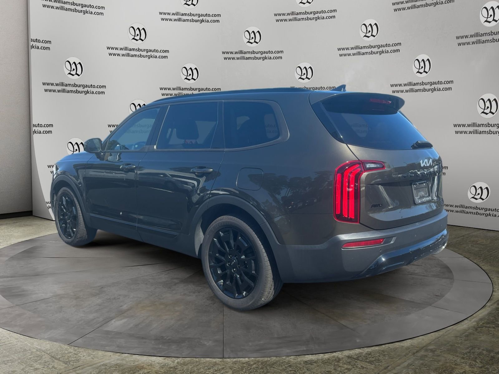 Used 2022 Kia Telluride SX w/ SX Prestige Package image 3