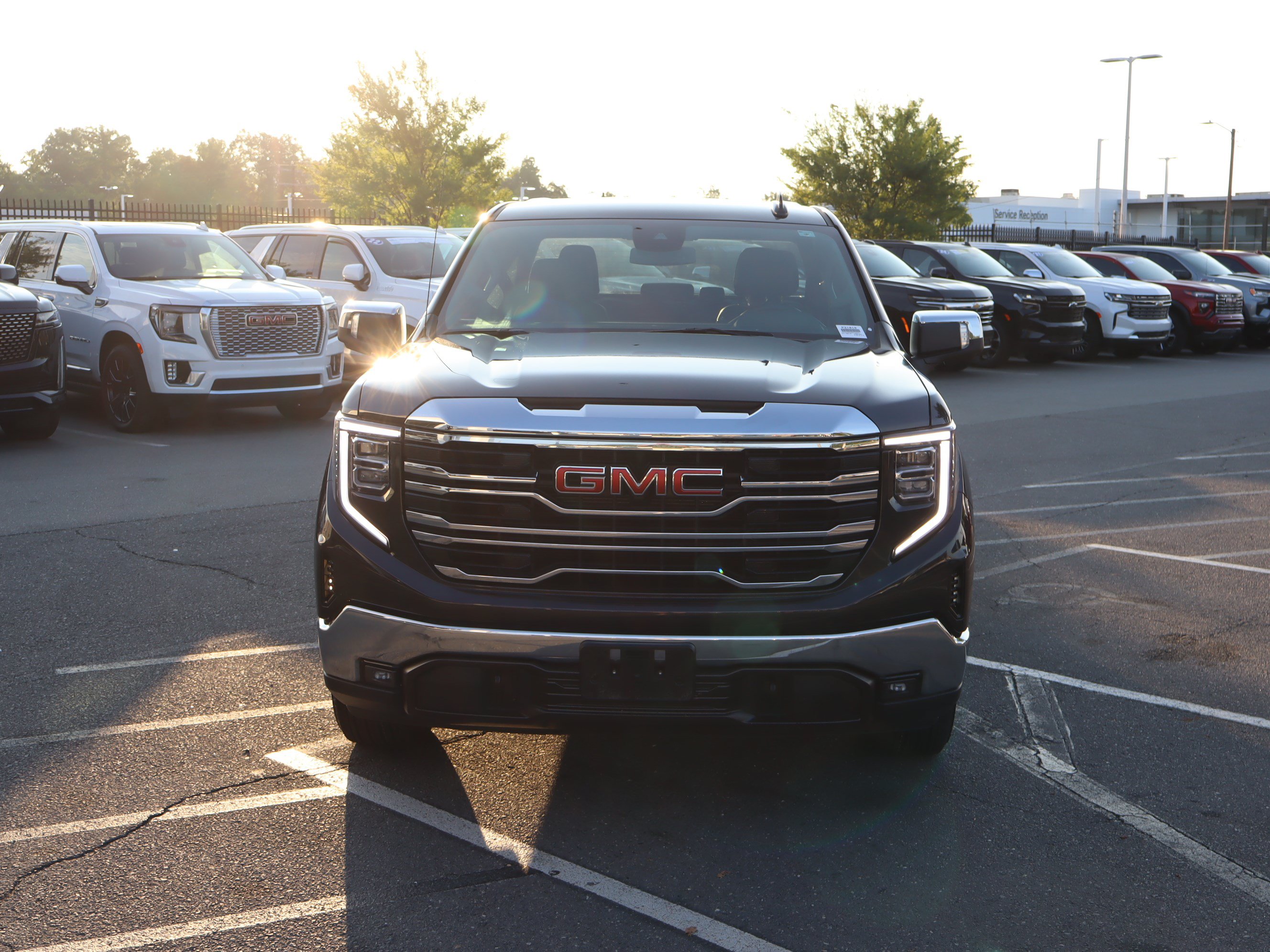 Used 2025 GMC Sierra 1500 SLT AWD/4WD image 3