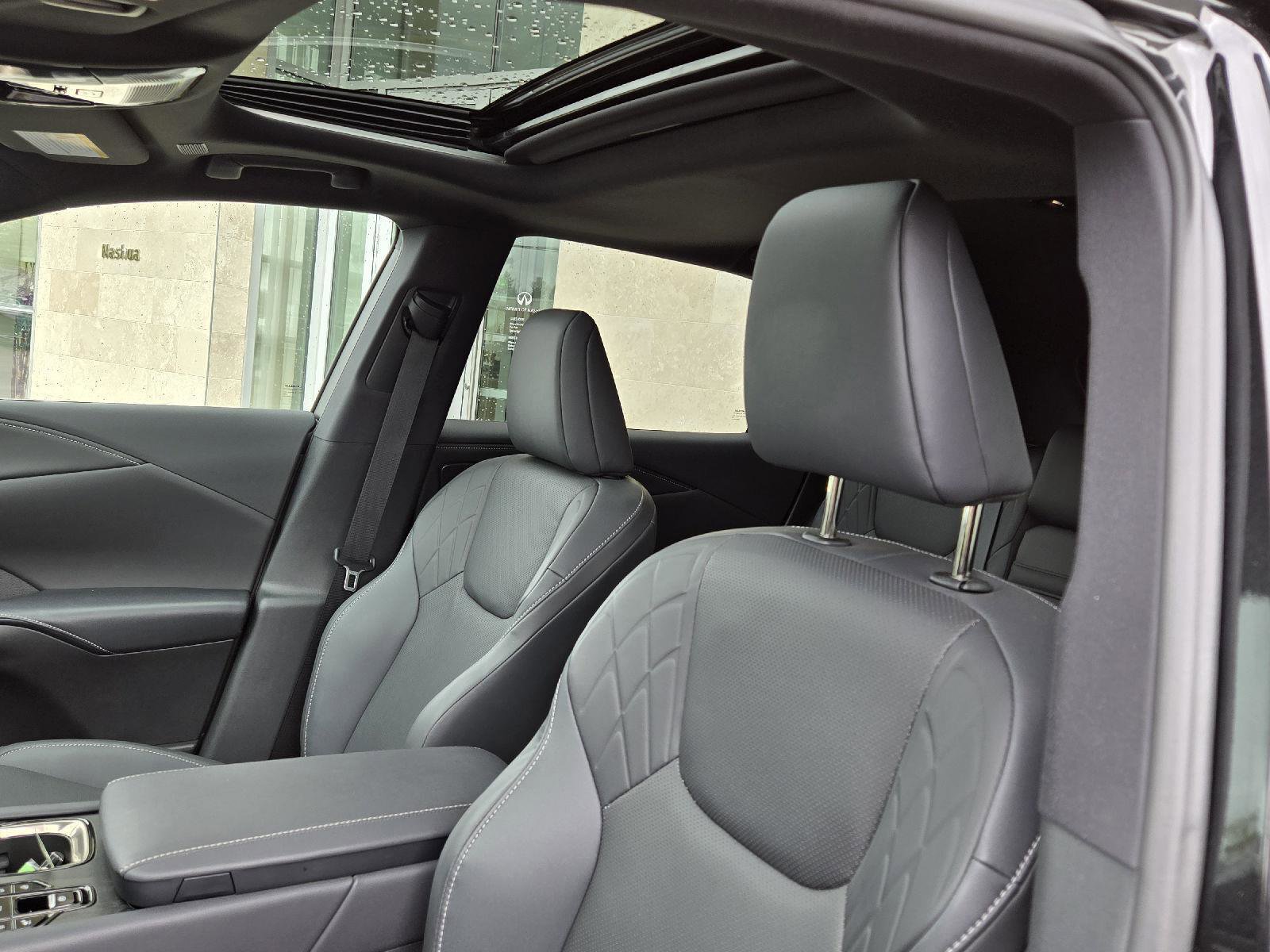 Used 2025 Lexus RX 350 Premium w/ Accessory Package AWD/4WD image 6