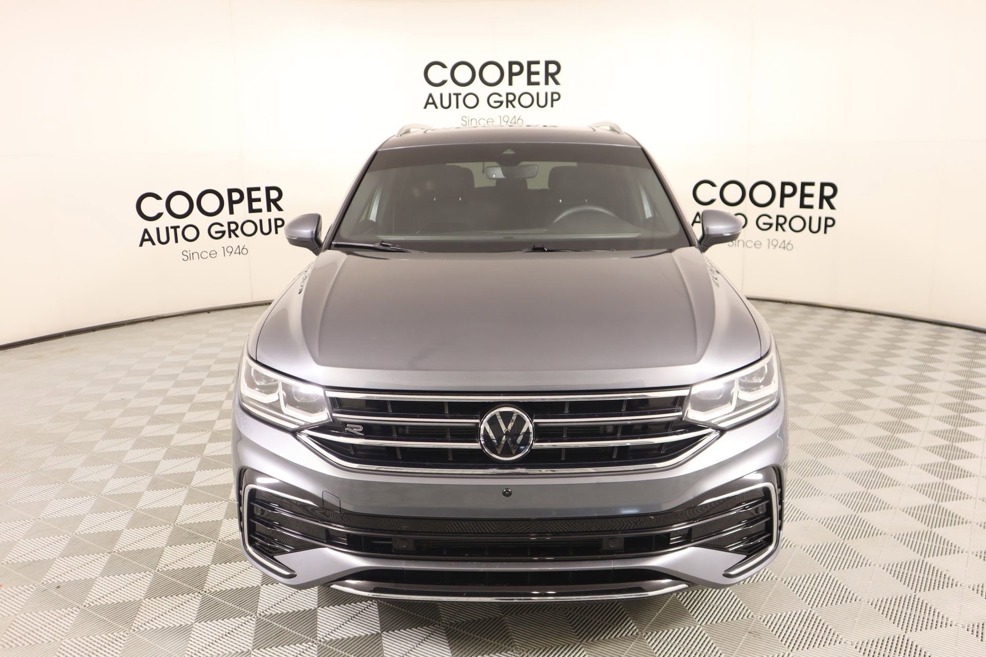 Used 2024 Volkswagen Tiguan SEL R-Line image 9