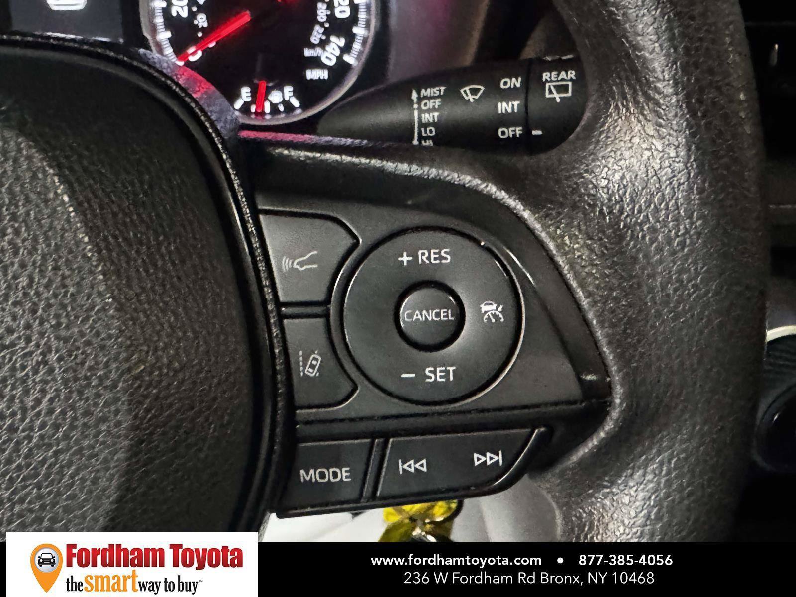 Used 2022 Toyota RAV4 LE AWD/4WD image 21