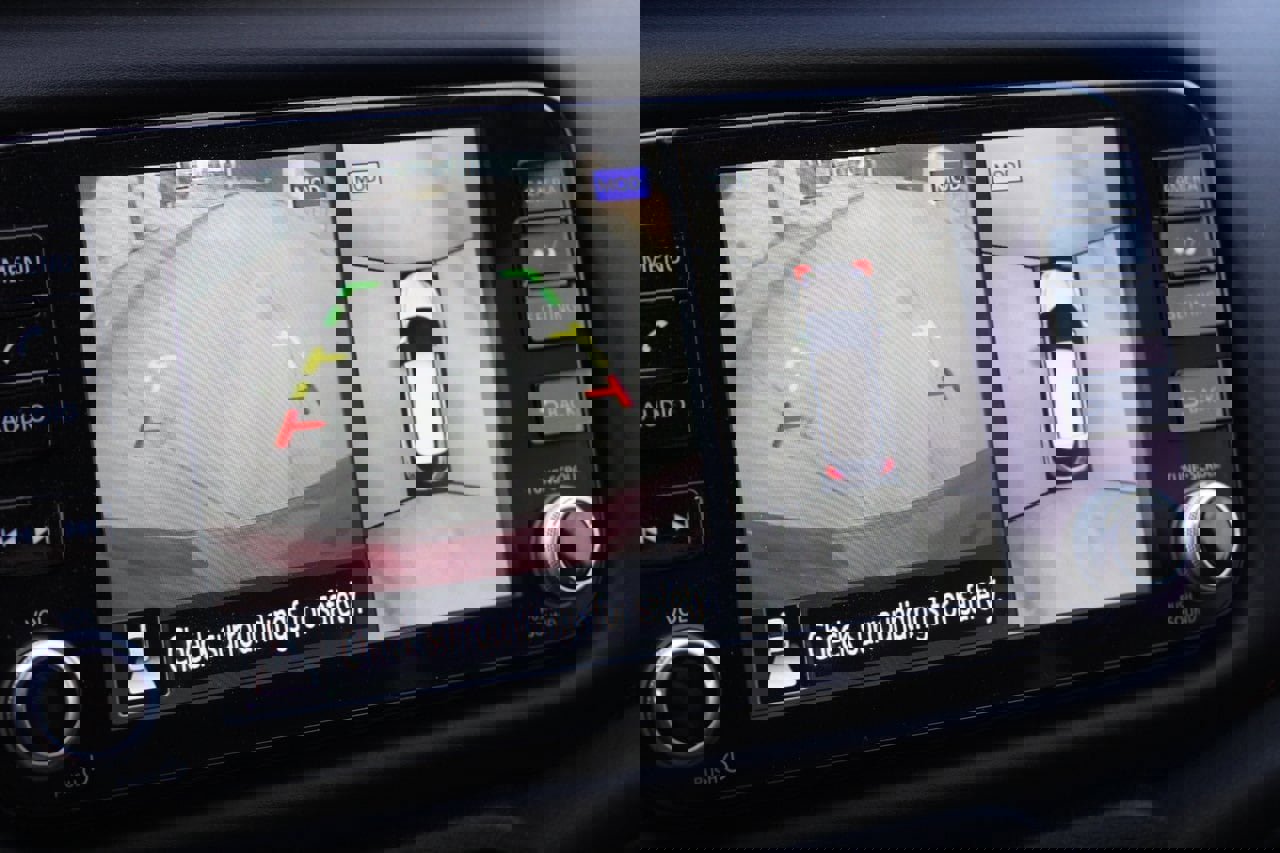 Used 2024 Nissan Kicks SR image 7