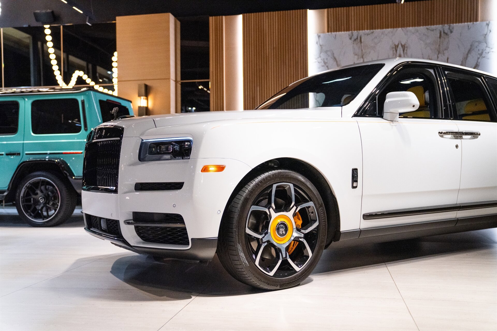 Used 2022 Rolls-Royce Cullinan Black Badge w/ Dark Exterior Package AWD/4WD image 15