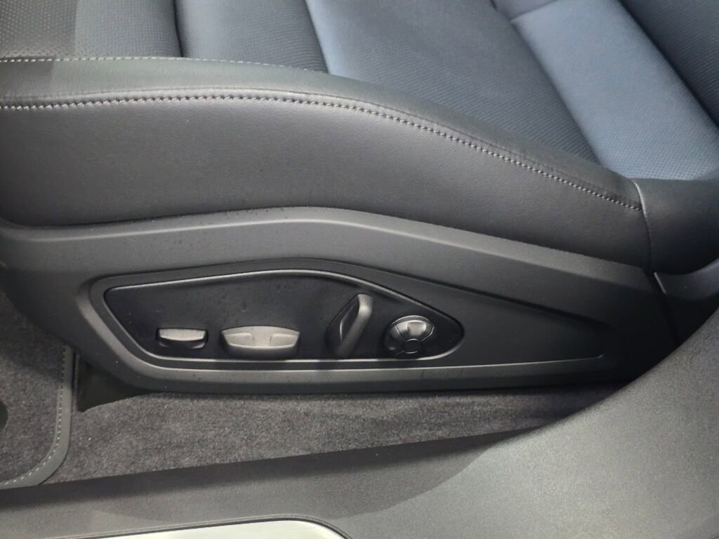 New 2025 Porsche Taycan image 23