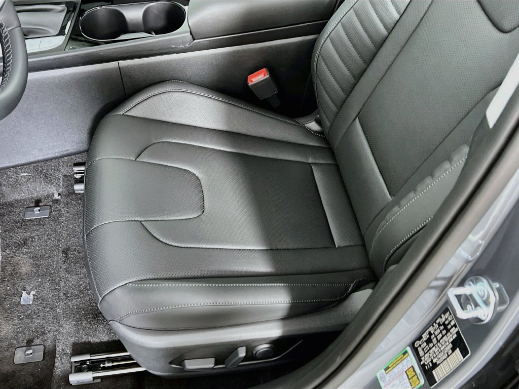 New 2026 Hyundai Elantra Limited FWD image 18