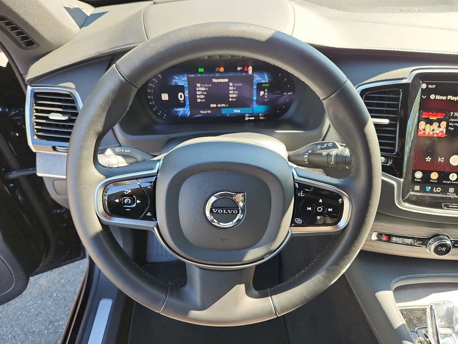 Certified 2024 Volvo XC90 T8 Ultimate w/ Protection Package Premier AWD/4WD image 18