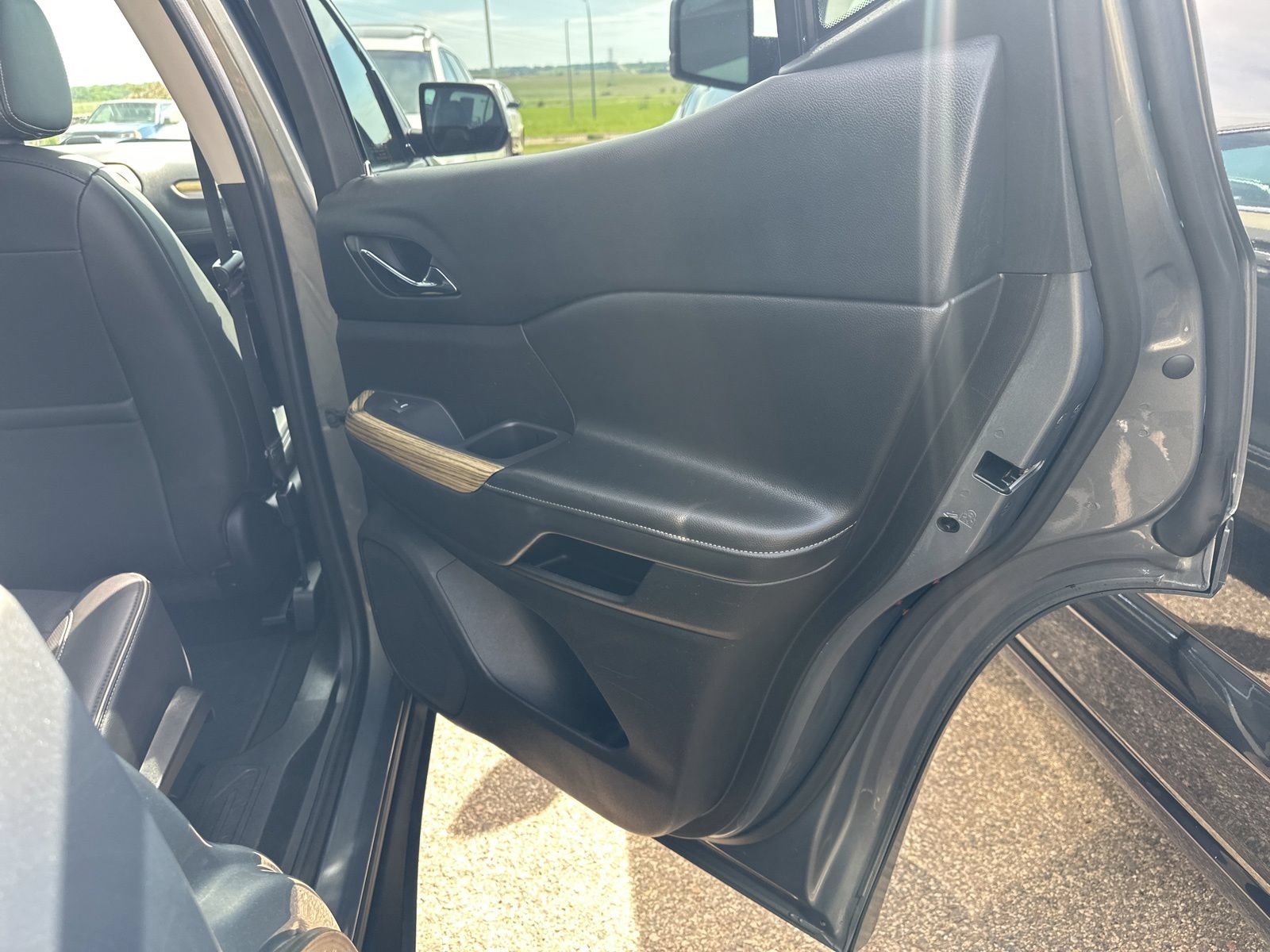 Used 2018 GMC Acadia Denali AWD/4WD image 37