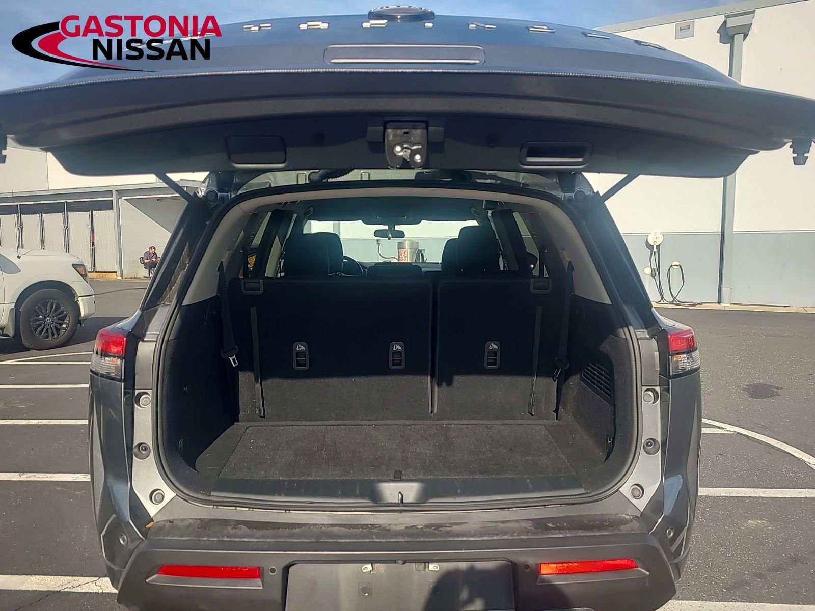 Used 2022 Nissan Pathfinder S image 25