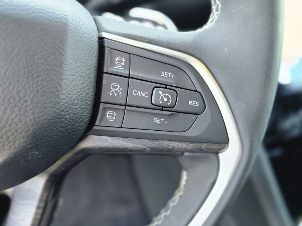 Used 2025 Jeep Grand Cherokee L Limited w/ Black Appearance Package image 19