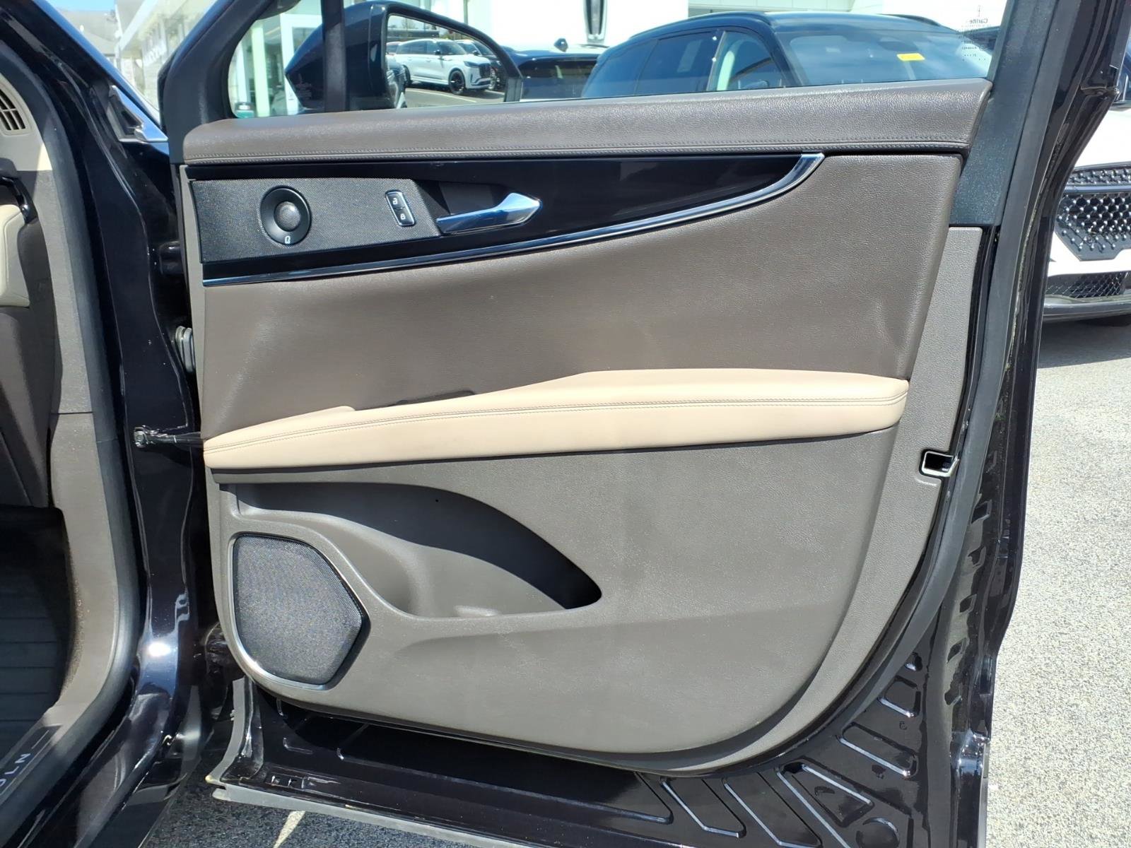 Certified 2022 Lincoln Nautilus Reserve w/ Equipment Group 201A image 31