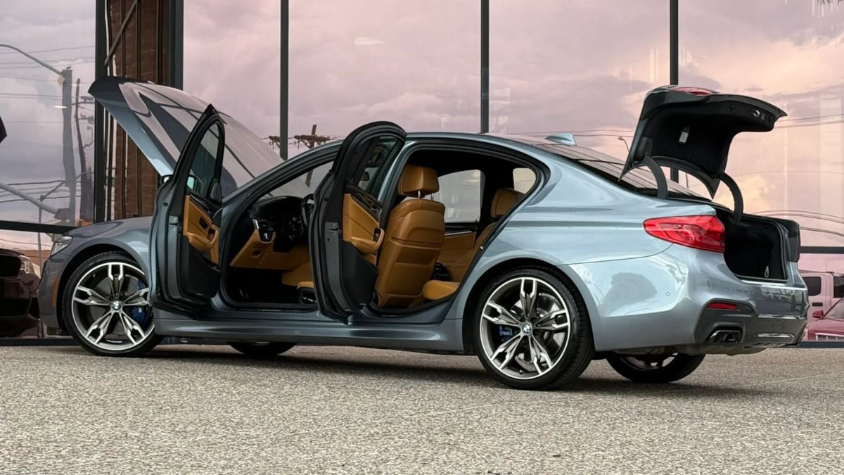 Used 2020 BMW M550i xDrive w/ Executive Package AWD/4WD image 29