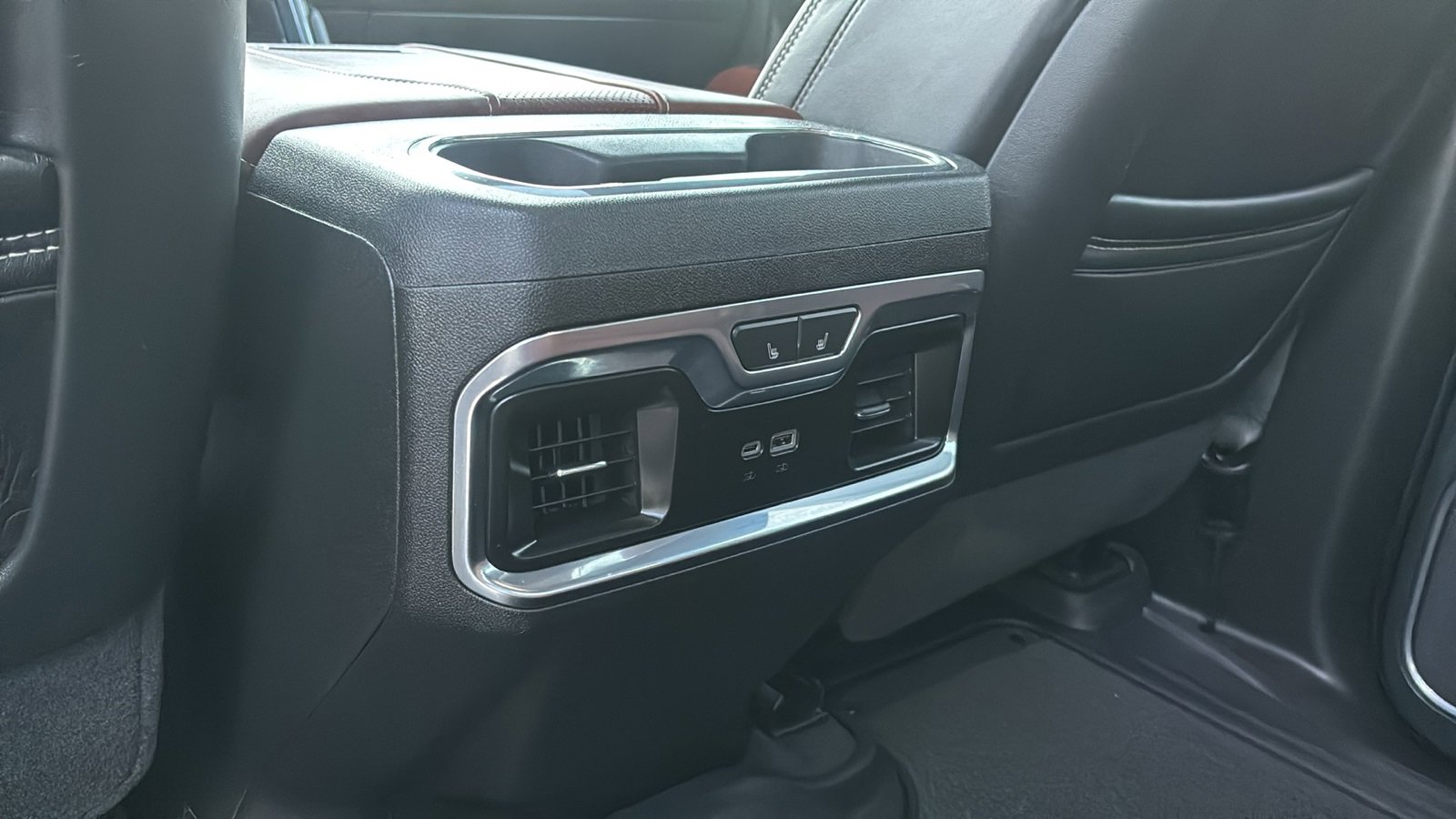 Used 2024 GMC Sierra 2500 Denali Ultimate image 28