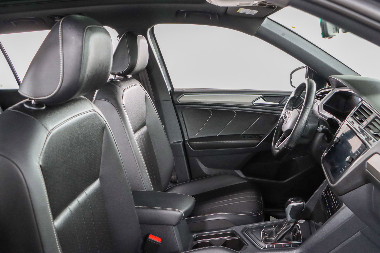Used 2023 Volkswagen Tiguan SE R-Line FWD image 28