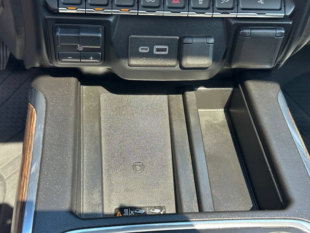 Used 2019 Chevrolet Silverado 1500 High Country w/ Technology Package AWD/4WD image 34