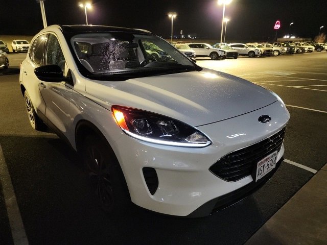 Used 2022 Ford Escape SE w/ SE Sport Appearance Package