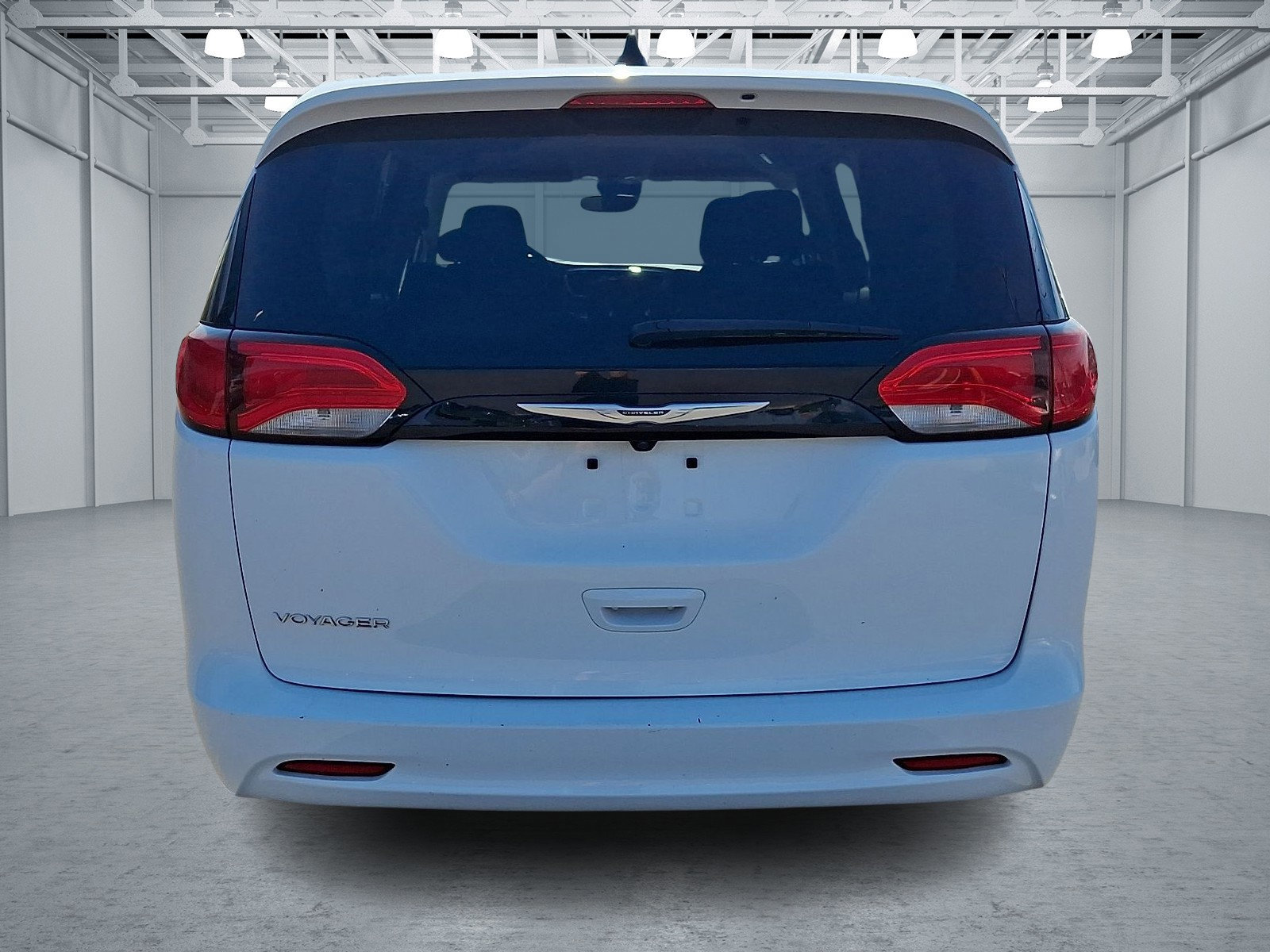 Used 2023 Chrysler Voyager LX FWD image 5