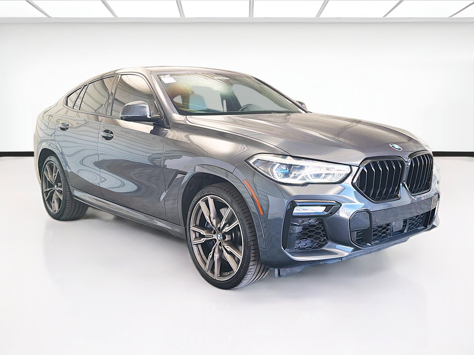 Used 2020 BMW X6 M50i w/ Executive Package image 3