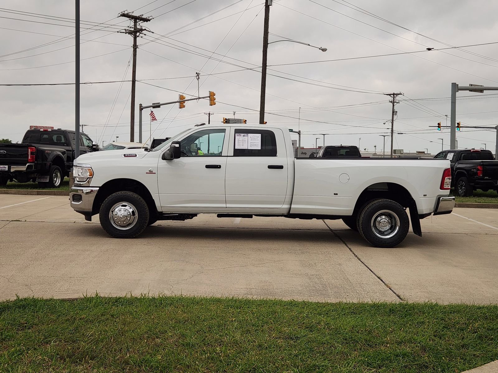 Used 2024 RAM 3500 Tradesman w/ Chrome Appearance Group image 3