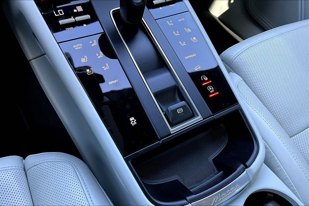 Used 2023 Porsche Macan Turbo image 26