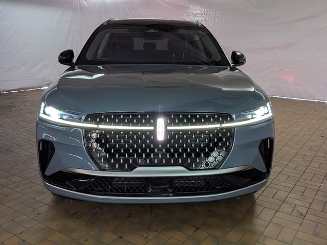 Used 2025 Lincoln Nautilus Reserve image 3