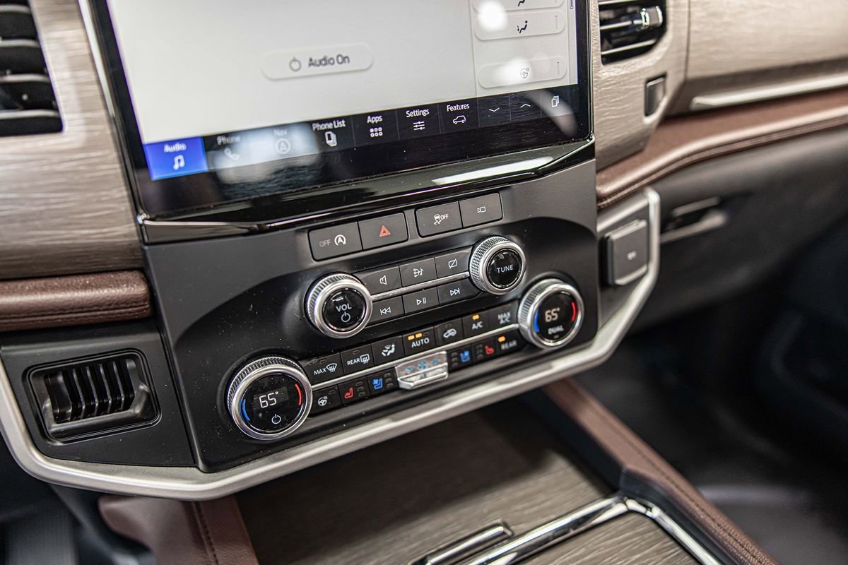 Used 2024 Ford Expedition Limited AWD/4WD image 29