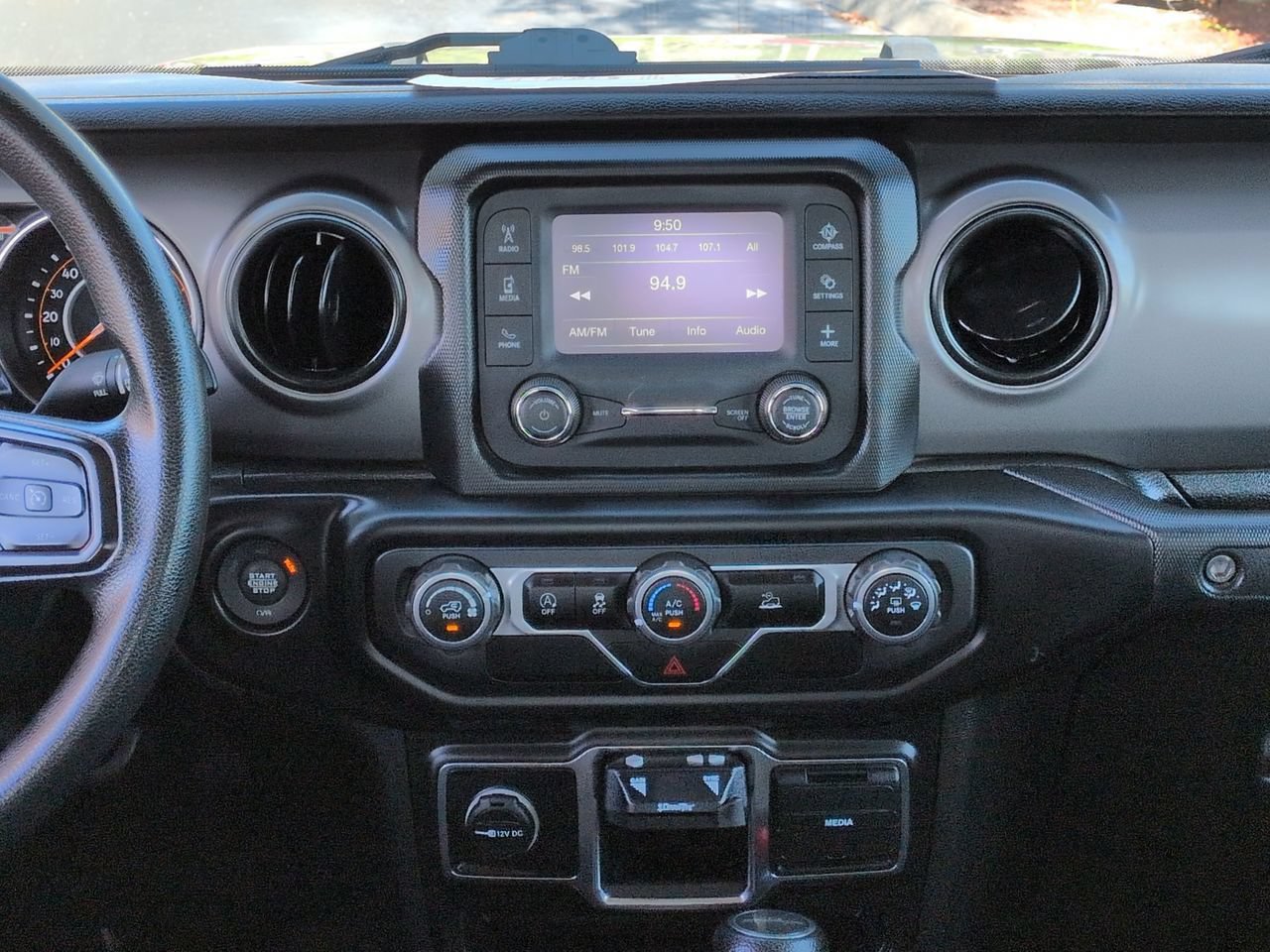 Used 2021 Jeep Gladiator Sport AWD/4WD image 18