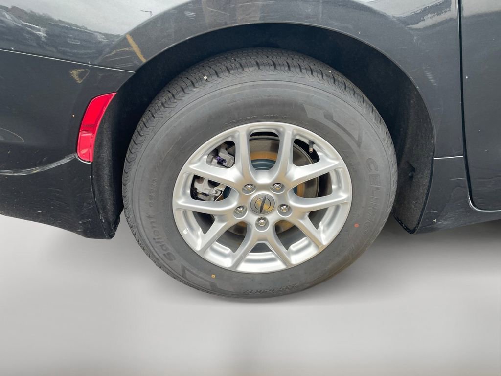 Used 2023 Chrysler Pacifica Touring-L FWD image 10