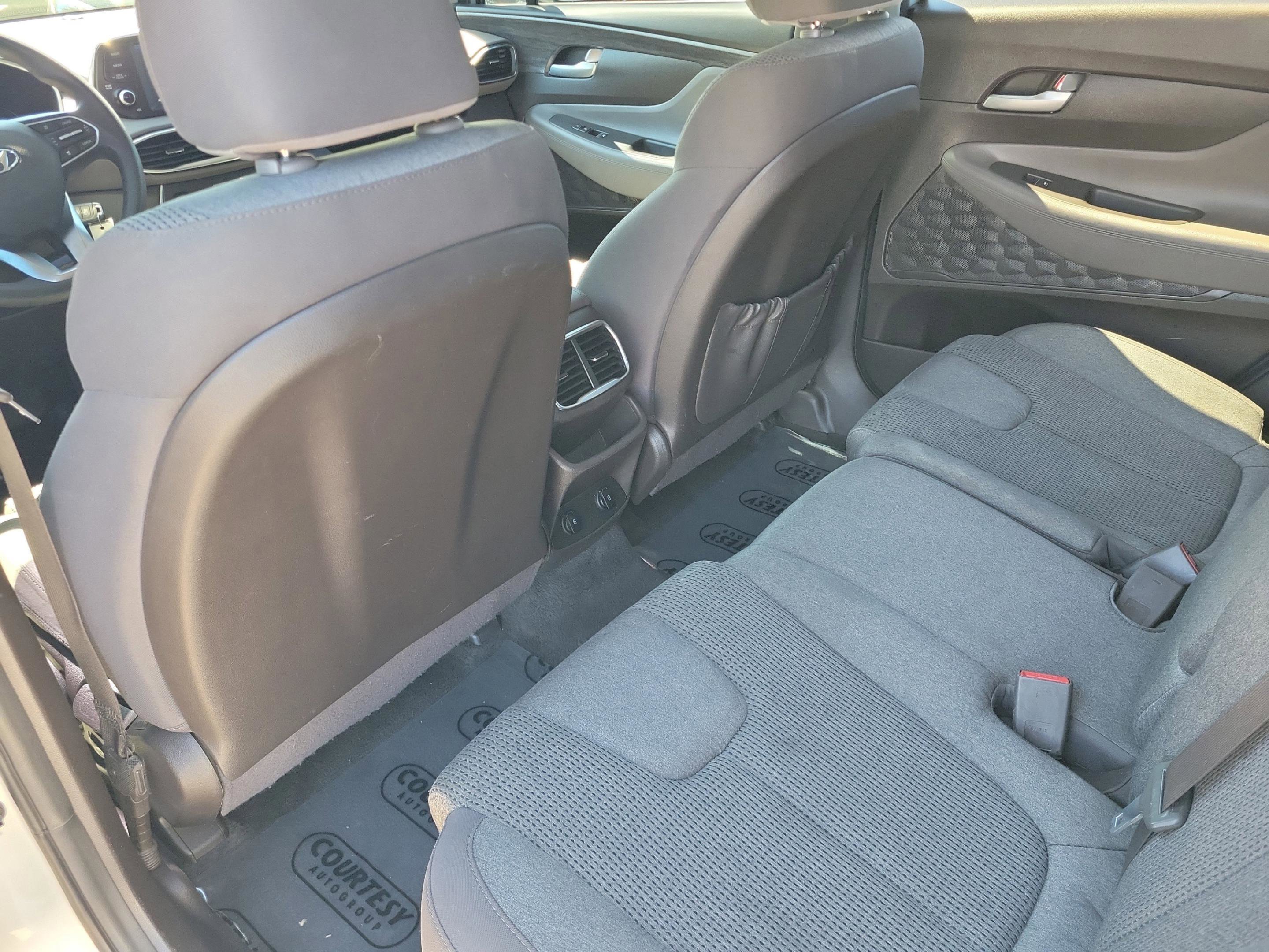 Used 2020 Hyundai Santa Fe SE image 11