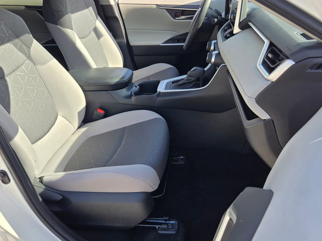 Used 2024 Toyota RAV4 XLE w/ Convenience Package image 16