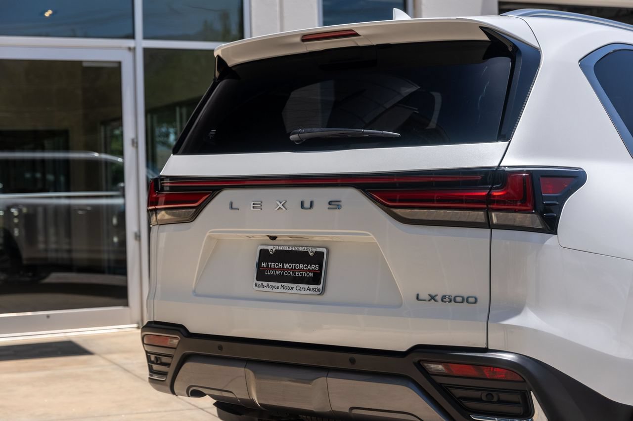 Used 2024 Lexus LX 600 4WD w/ Luxury Package image 8