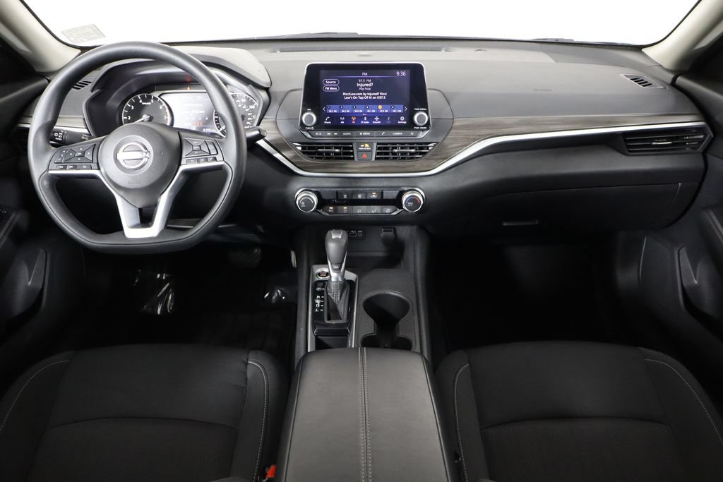 Used 2025 Nissan Altima 2.5 SV FWD image 13