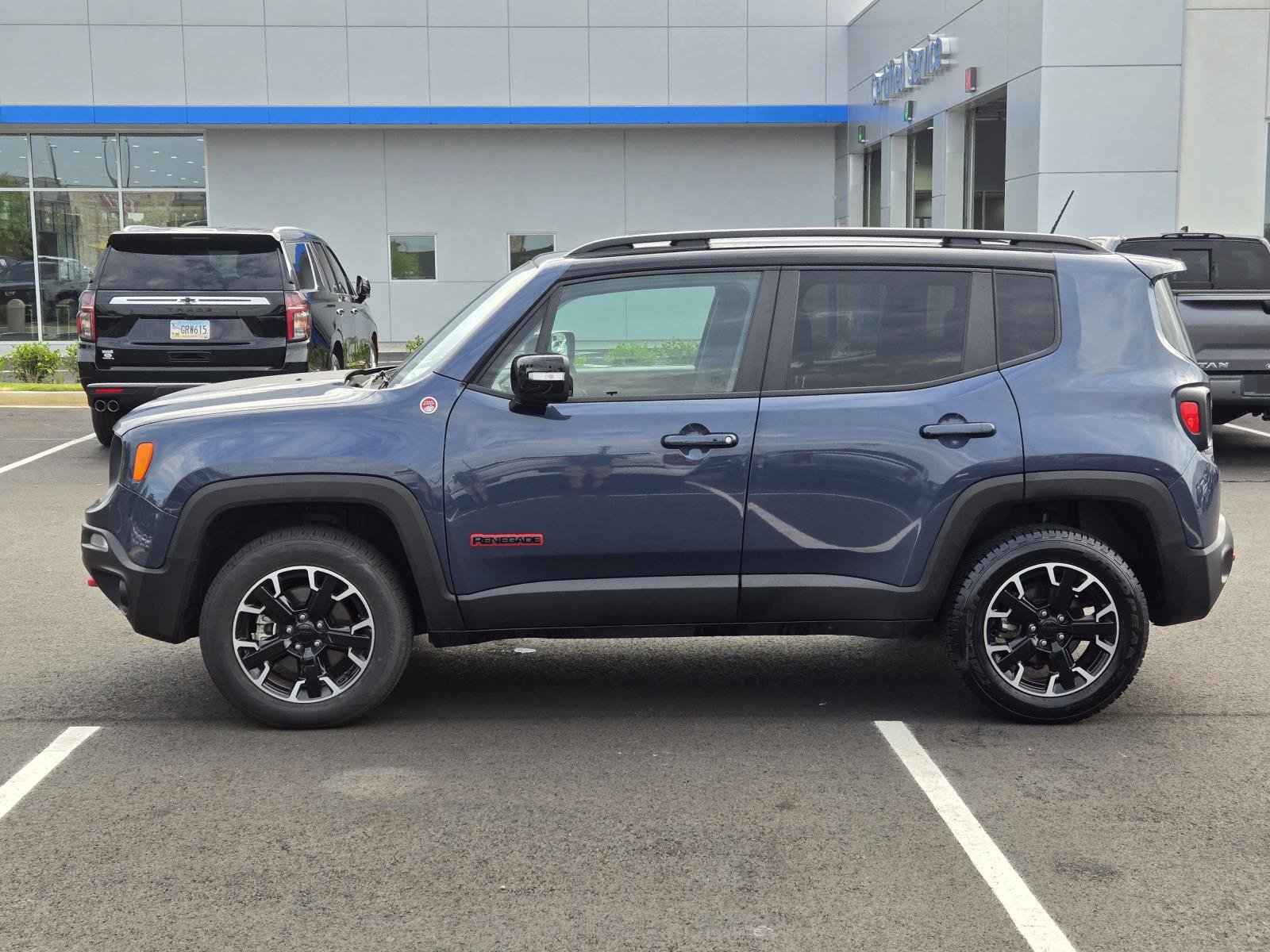 Used 2023 Jeep Renegade Trailhawk AWD/4WD image 13