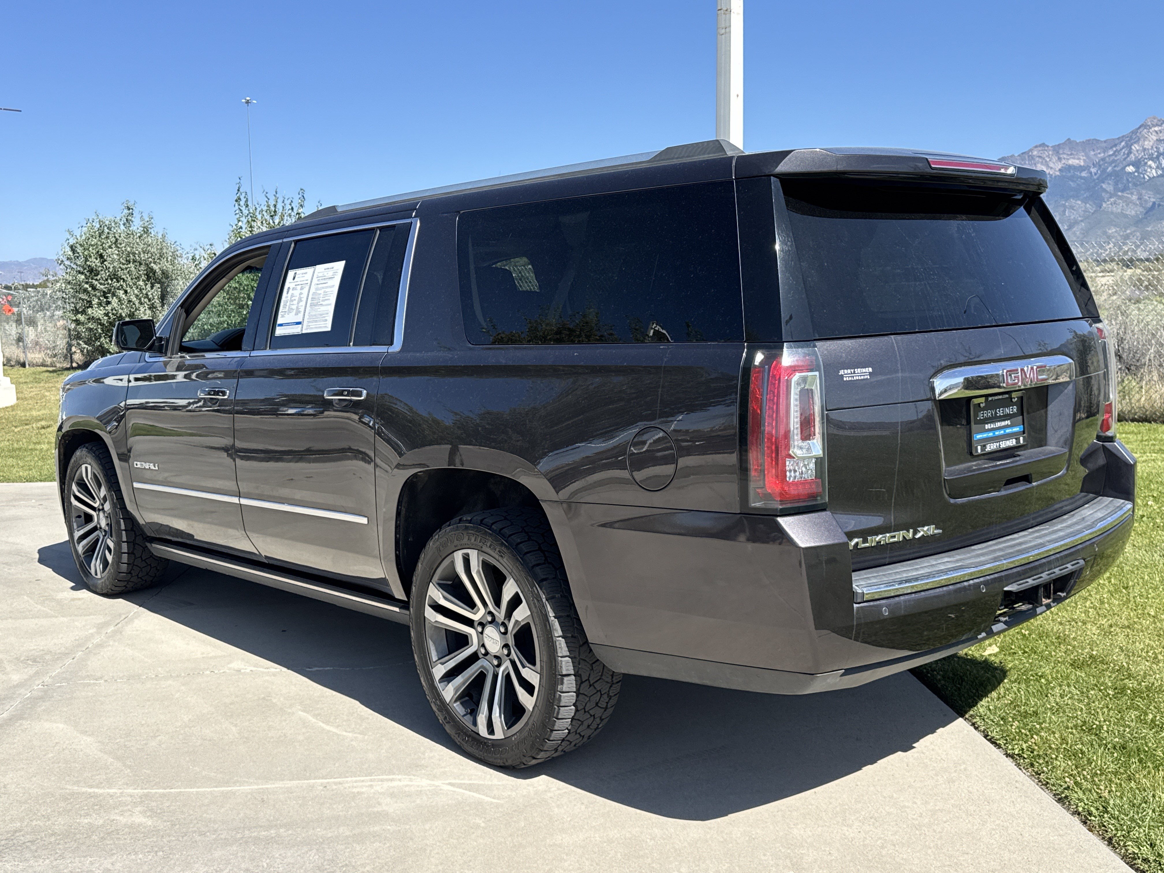 Used 2018 GMC Yukon XL Denali w/ Denali Ultimate Package AWD/4WD image 3