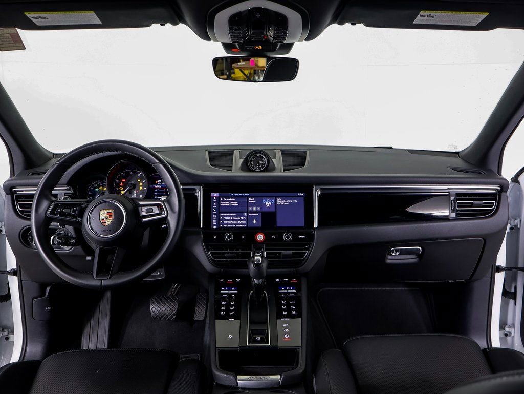 Used 2025 Porsche Macan image 11